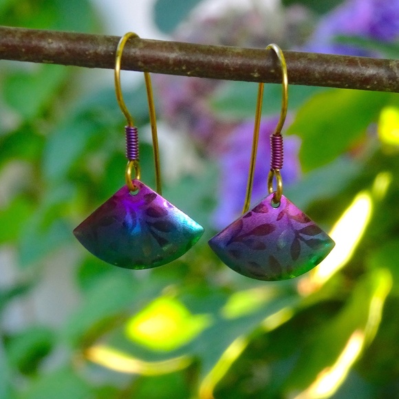 Vintage Holly Yashi Purple Blue & Green Fan Shaped Small Niobium Dangle Earrings - Picture 5 of 5